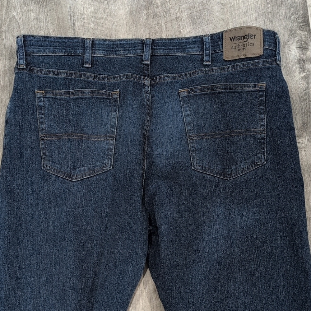 Wrangler Men's Deep Indigo Relaxed Jeans Size W38 L30